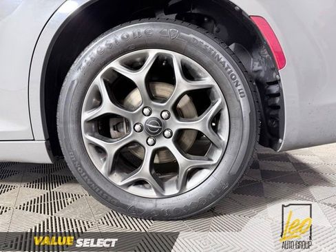 Used 2017 Chrysler 300 S AWD/4WD image 13