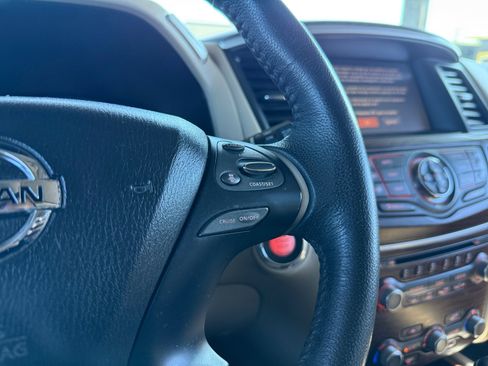 Used 2017 Nissan Pathfinder Platinum w/ Cargo Package image 18