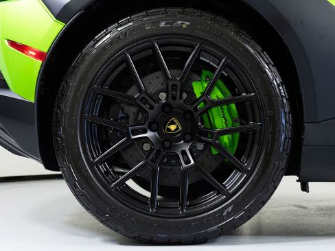 Used 2024 Lamborghini Huracan Sterrato image 12