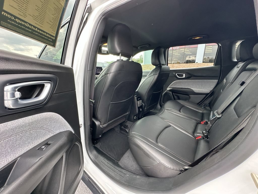 Used 2024 Jeep Compass Latitude AWD/4WD image 17