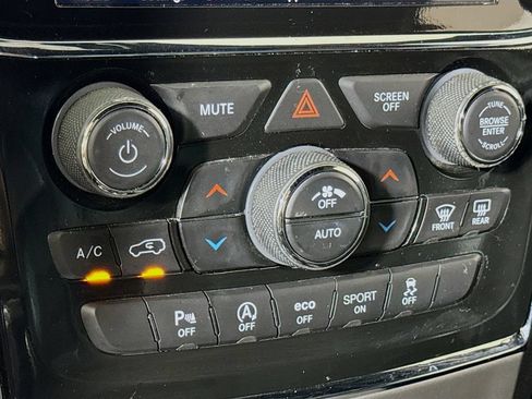 Used 2019 Jeep Grand Cherokee Altitude RWD image 14