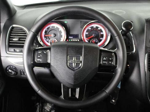 Used 2020 Dodge Grand Caravan SE FWD image 9