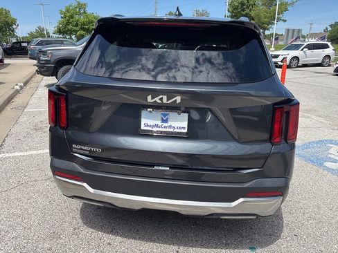 Used 2024 Kia Sorento S FWD image 23