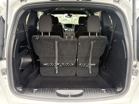 Used 2023 Chrysler Pacifica Touring image 25