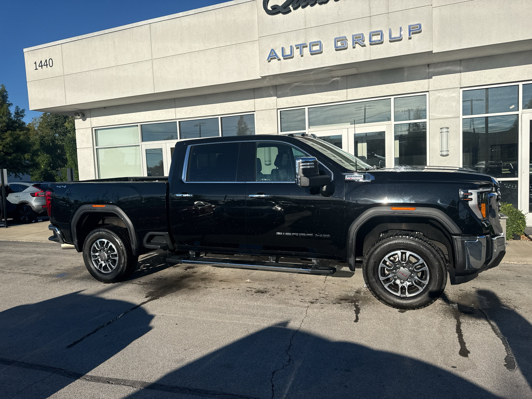 Used 2024 GMC Sierra 2500 SLT w/ SLT Premium Package AWD/4WD image 2