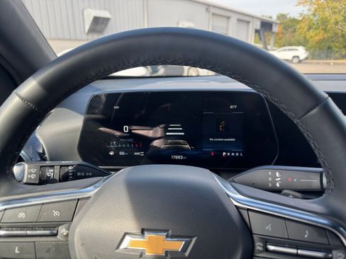 Used 2025 Chevrolet Equinox LT image 39