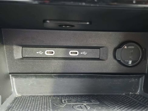 Used 2024 Volkswagen Taos SE image 30