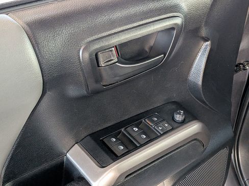 Certified 2022 Toyota Tacoma SR5 image 9