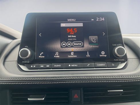 Used 2023 Nissan Rogue SV image 11