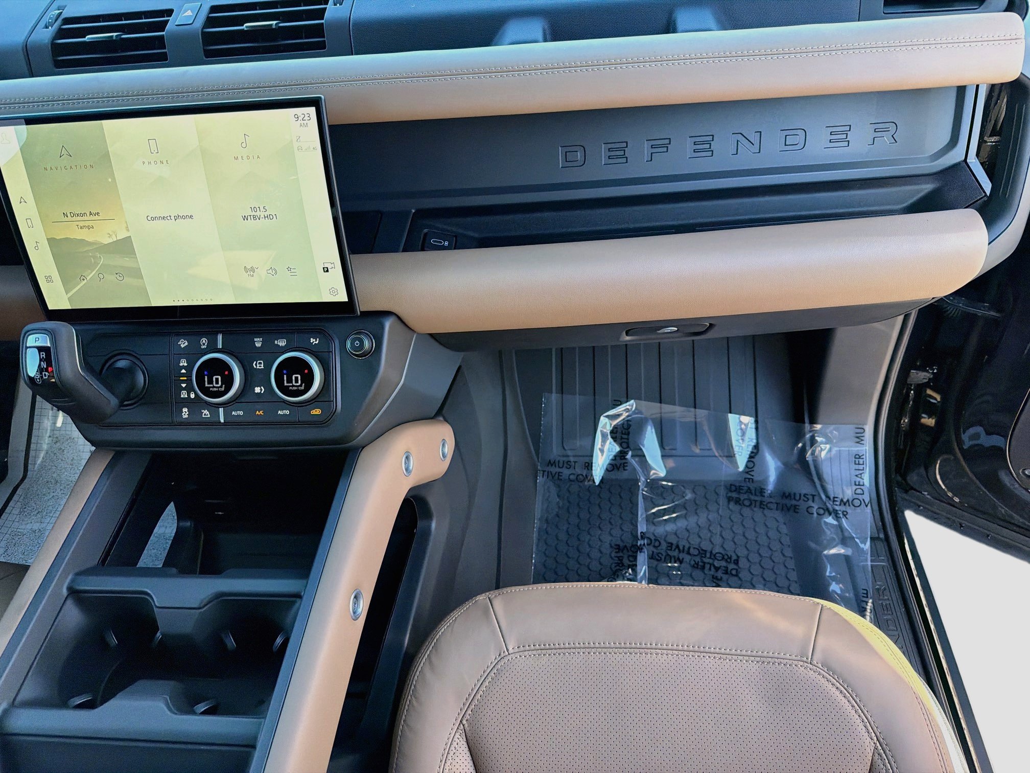 New 2026 Land Rover Defender 110 X-Dynamic SE AWD/4WD image 17