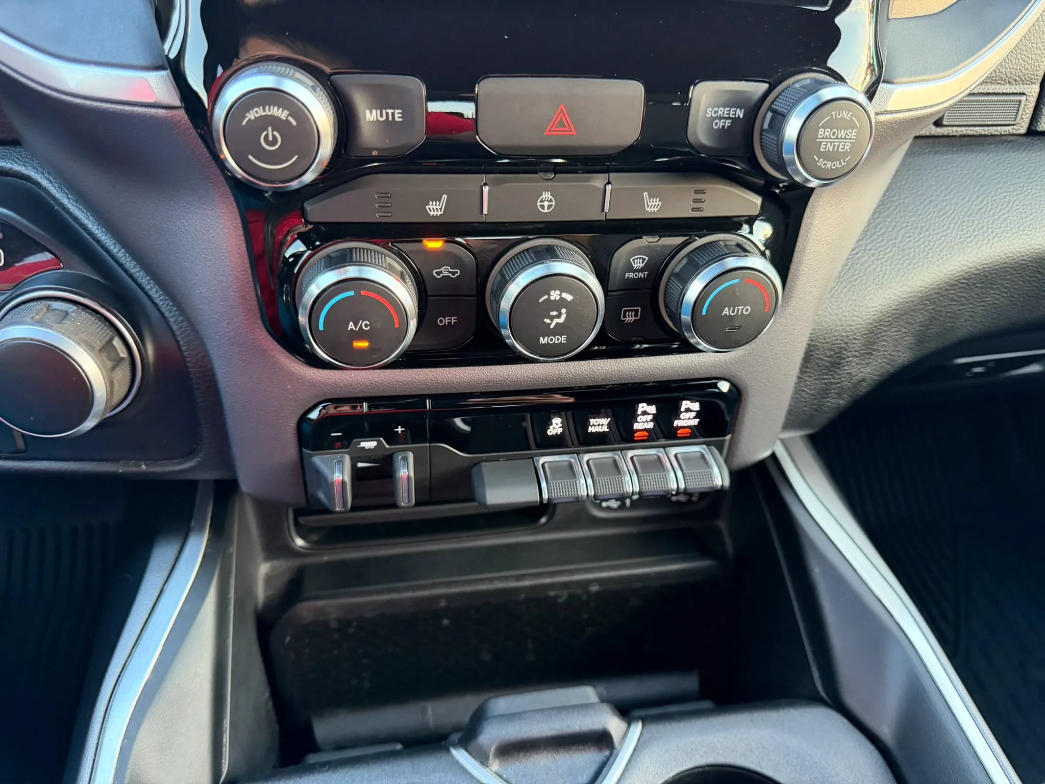 Used 2022 RAM 1500 Big Horn AWD/4WD image 38