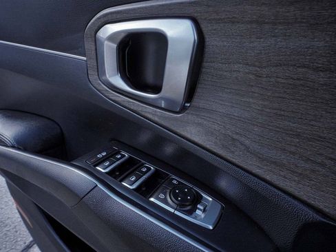 Used 2022 Kia Sorento S image 11