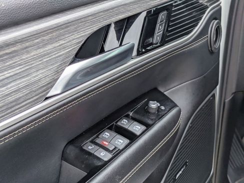 Used 2024 Jeep Wagoneer Series II w/ Flexible Seating Group image 12