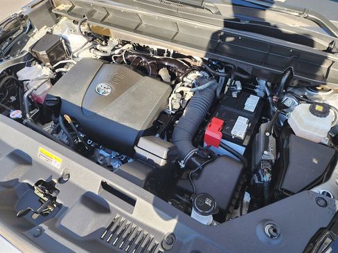 Used 2022 Toyota Highlander XLE image 9