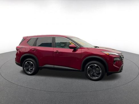 Used 2025 Nissan Rogue SV AWD/4WD image 2