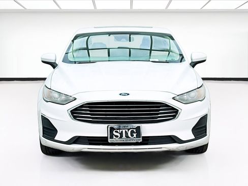 Used 2019 Ford Fusion SE image 2