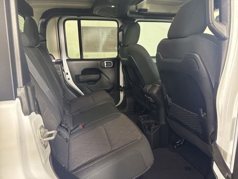 Used 2025 Jeep Gladiator Mojave w/ Convenience Group image 5