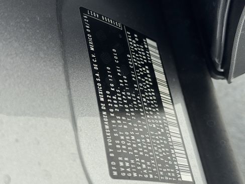 New 2025 Volkswagen Tiguan SE image 32