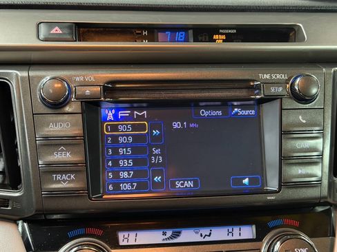 Used 2013 Toyota RAV4 XLE AWD/4WD image 38