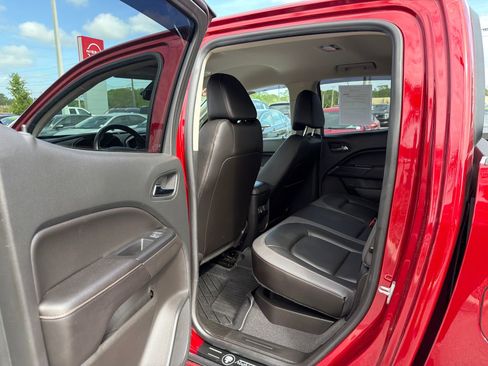 Used 2022 GMC Canyon AT4 w/ Driver Alert Package AWD/4WD image 17