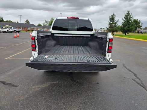 Used 2024 Nissan Frontier SV w/ SV Convenience Package image 16