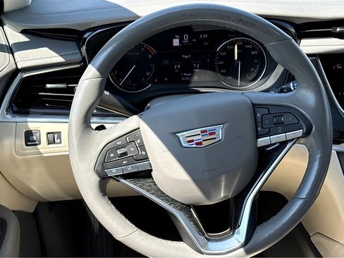 Used 2022 Cadillac XT6 Premium Luxury AWD/4WD image 14