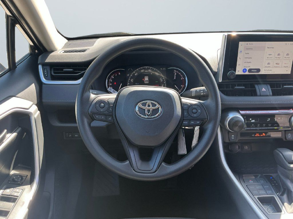 Used 2025 Toyota RAV4 LE AWD/4WD image 12