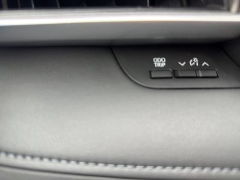 Used 2023 Toyota Highlander XLE AWD/4WD image 22