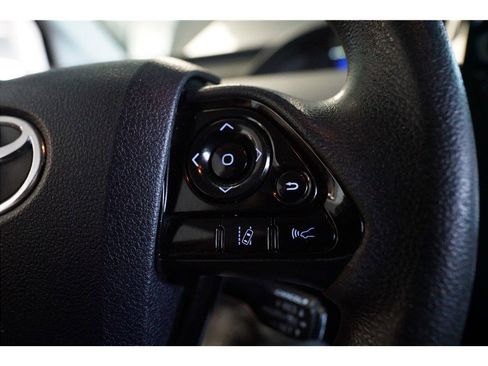 Used 2020 Toyota Prius L Eco w/ Carpet Mat Package image 23