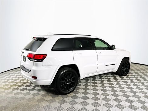 Used 2018 Jeep Grand Cherokee Altitude image 7