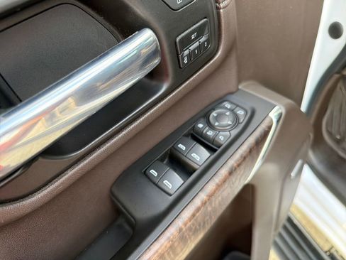 Certified 2022 GMC Sierra 3500 Denali image 15