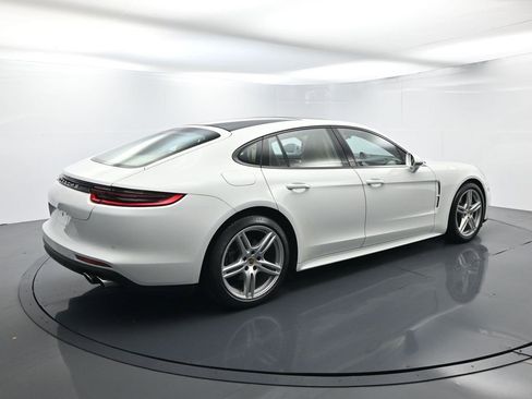 Used 2019 Porsche Panamera image 15
