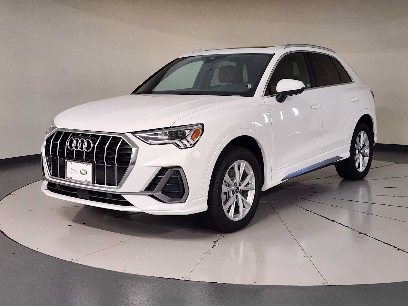 Used 2024 Audi Q3 2.0T Premium AWD/4WD image 1