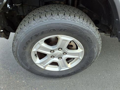 Used 2019 Jeep Wrangler Sport image 10