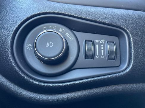 Used 2017 Jeep Renegade Altitude image 15