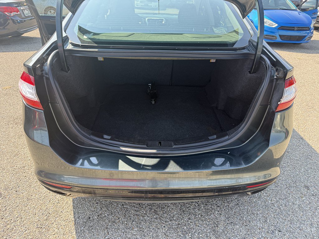 Used 2016 Ford Fusion SE FWD image 16