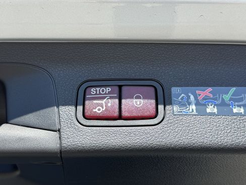 New 2025 Mercedes-Benz GLS 450 4MATIC image 14