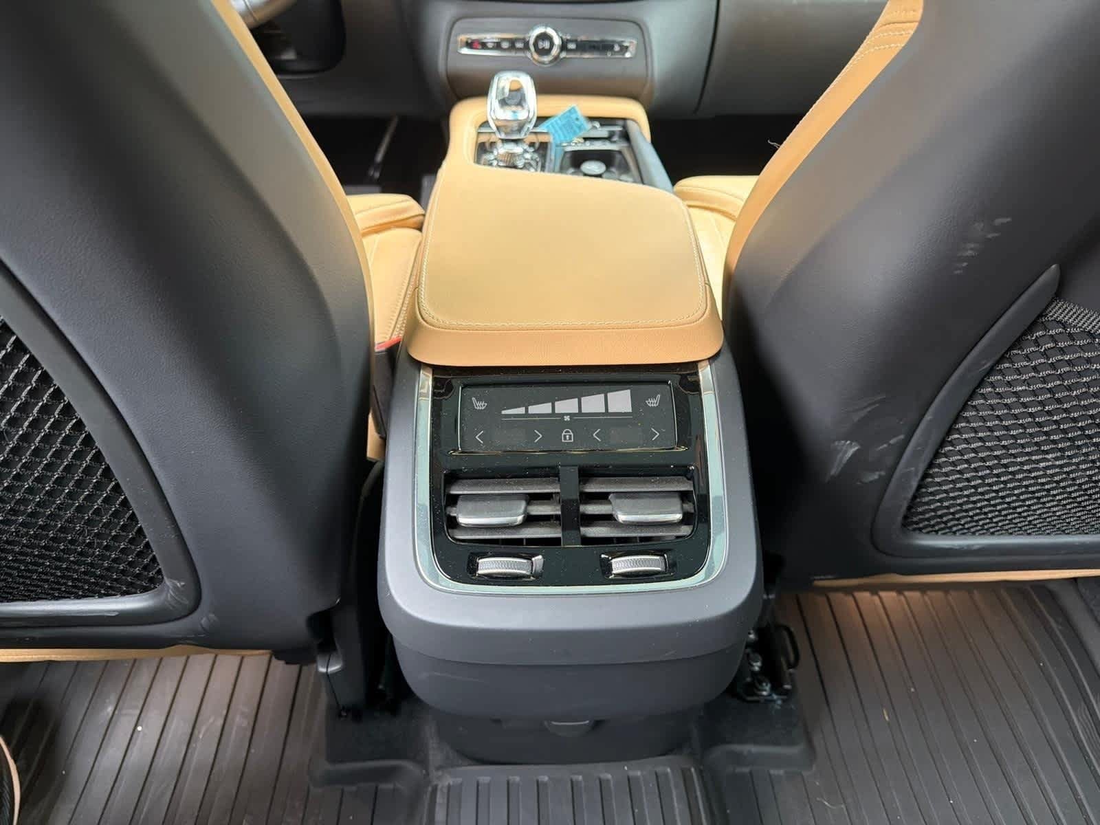 Used 2025 Volvo XC90 B6 Ultra w/ Protection Package Premier AWD/4WD image 29
