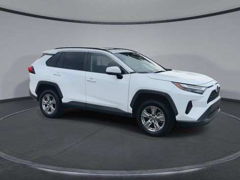 Used 2023 Toyota RAV4 XLE w/ Convenience Package FWD image 2