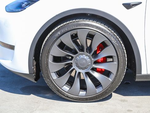 Used 2023 Tesla Model Y Performance AWD/4WD image 10