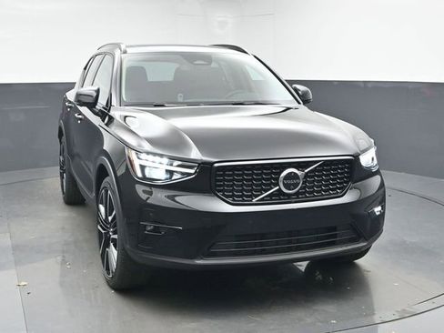New 2026 Volvo XC40 B5 Ultra w/ Protection Package Premier image 2