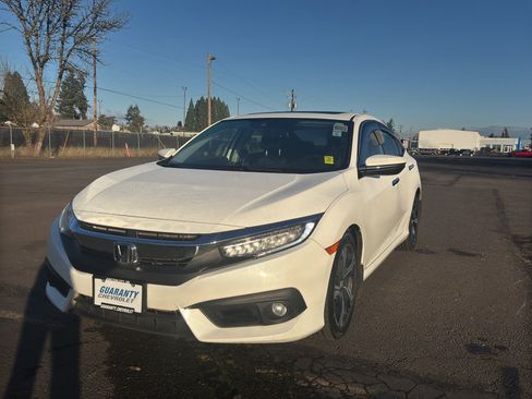 Used 2018 Honda Civic Touring image 4