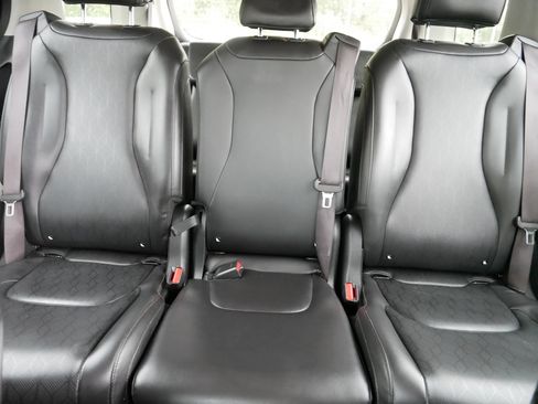 Certified 2024 Kia Carnival LX image 13