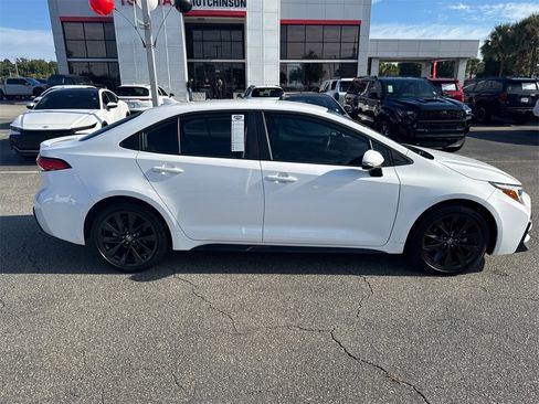 Used 2023 Toyota Corolla SE image 2