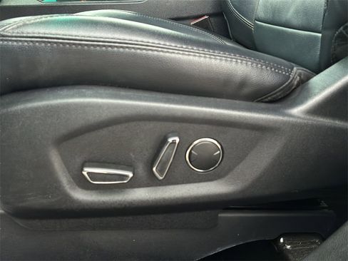 Used 2016 Ford Explorer XLT w/ Equipment Group 202A image 23