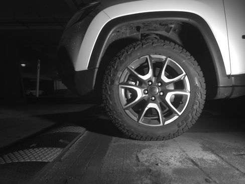 Used 2025 Jeep Compass Trailhawk image 12