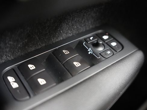 Used 2019 Volvo XC40 T5 Inscription image 26