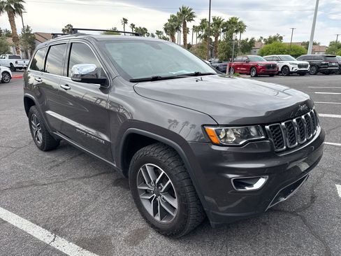 Used 2021 Jeep Grand Cherokee Limited w/ Luxury Group II image 3