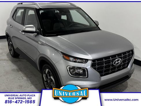 Used 2025 Hyundai Venue SEL FWD image 1