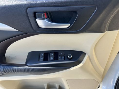 Used 2015 Toyota Highlander XLE image 15